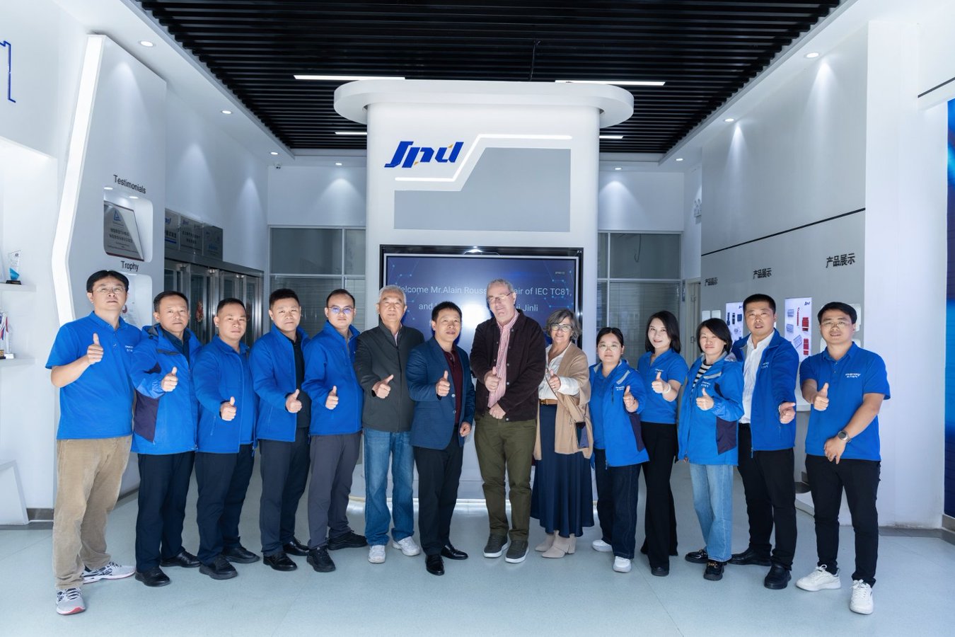 Alain Rousseau, Chair of IEC TC81, and his delegation visited Anhui Jinli to conduct a seminar on lightning protection technology.